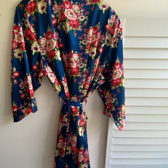 Colorful Floral Robe with Tie Satin Like Material - Picture 7 of 13